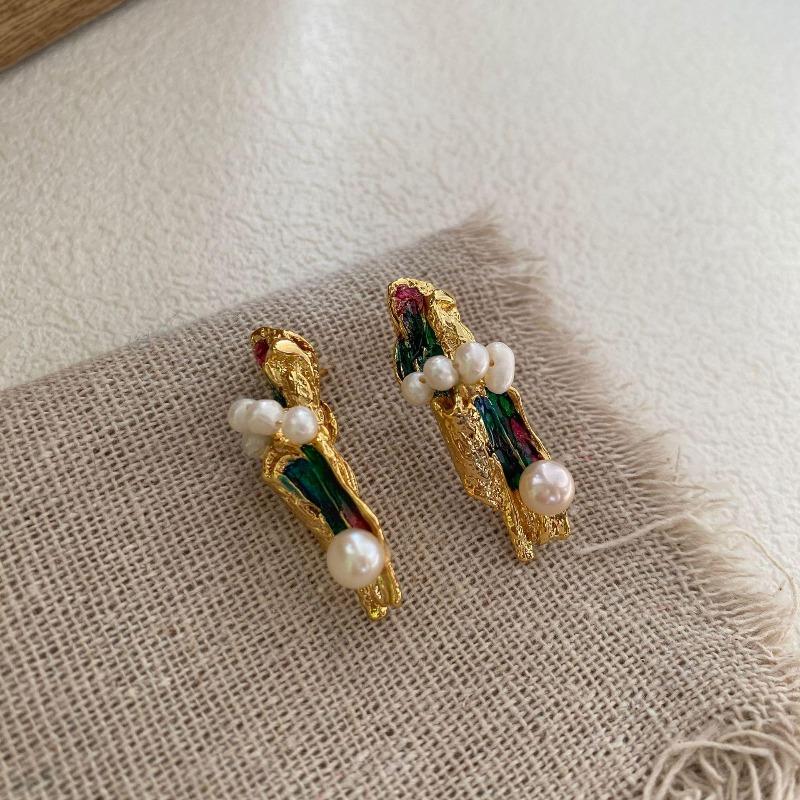Retro Personality Irregular Metal Natural Pearl Stud Earrings Niche Design Light Luxury High Elegance Temperament Earrings Women