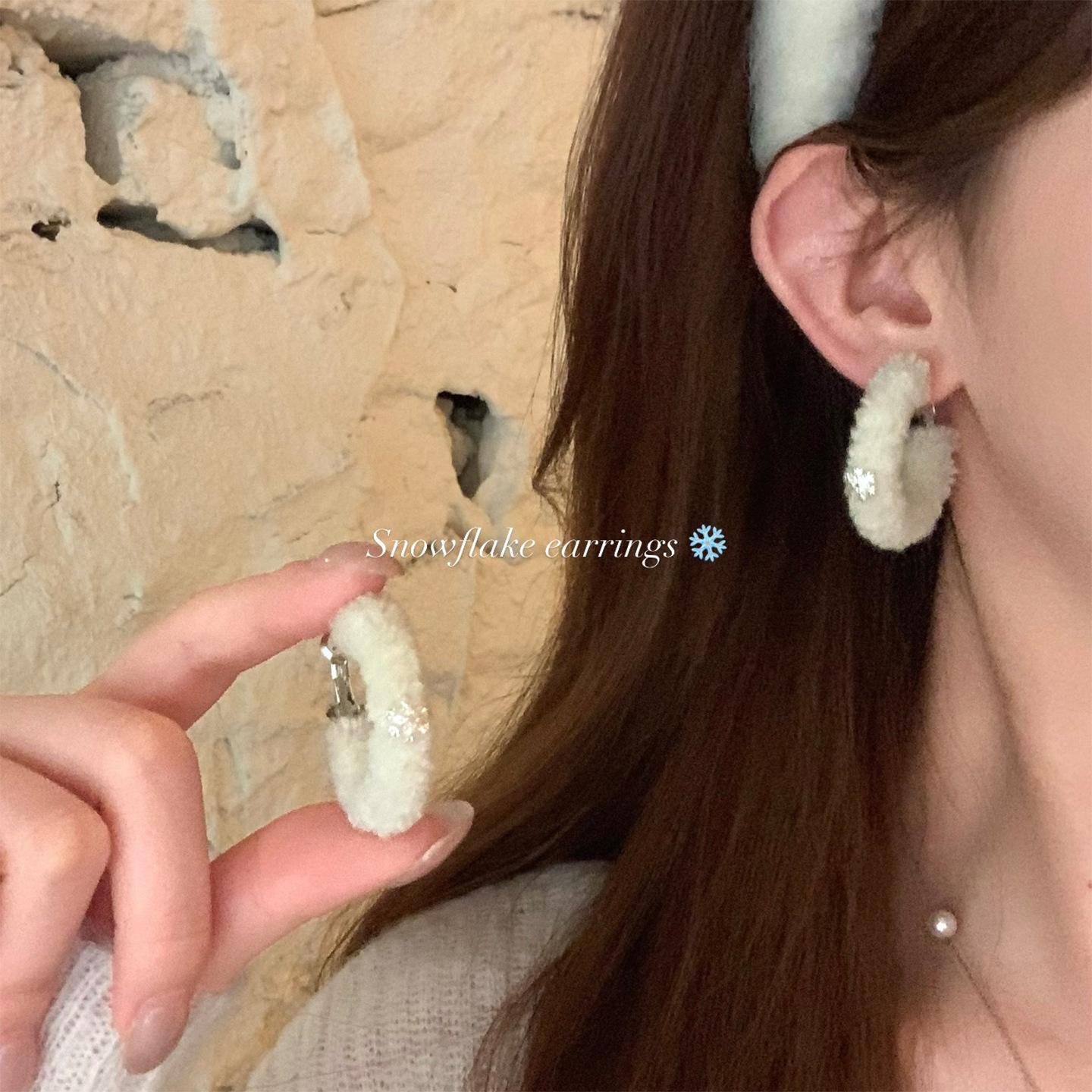 

Zircon snowflake pearl stud earrings exquisite temperament versatile earrings earrings design sense