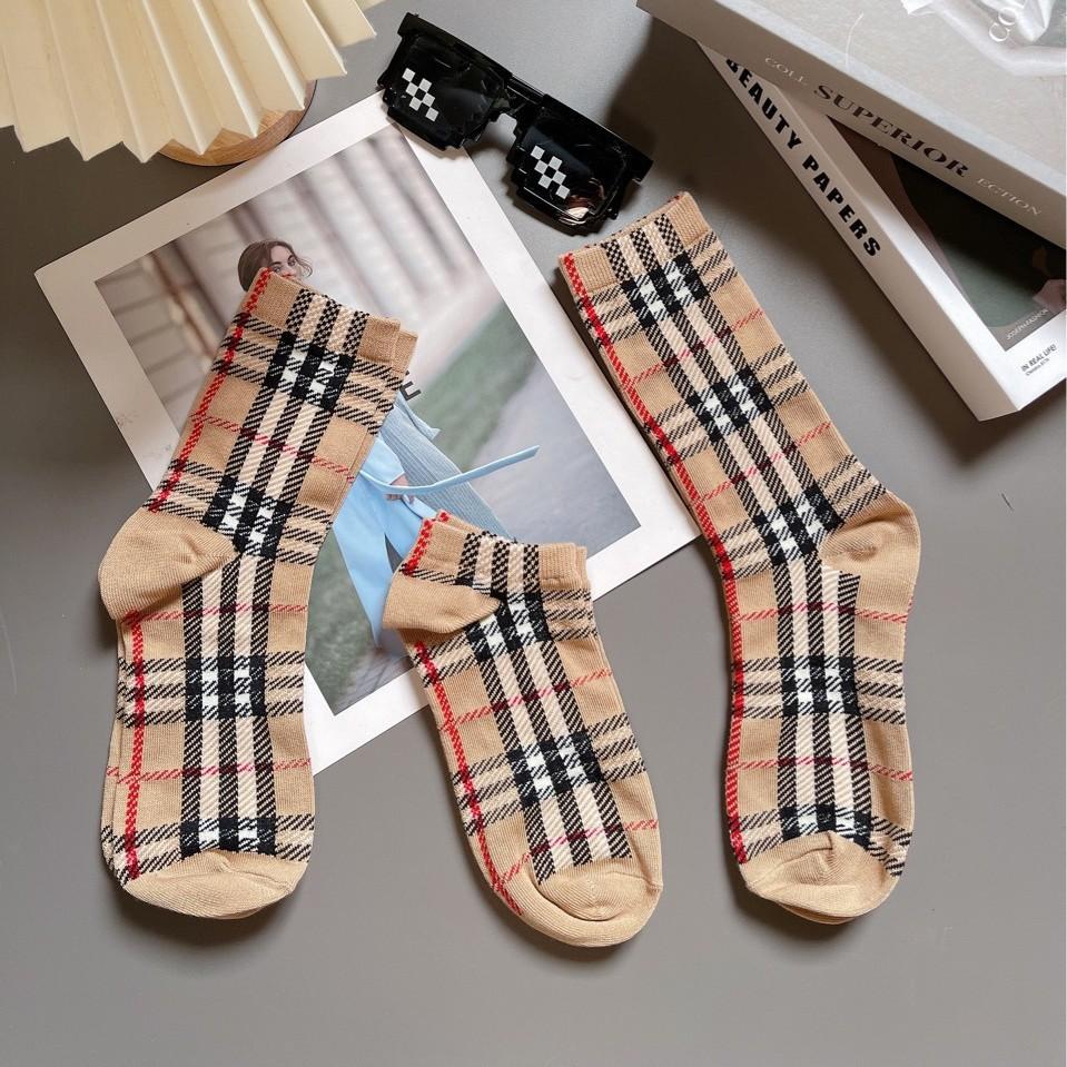 Calzini Trendy Europei e Americani Haute Couture Stile Britannico Nicchia Calzini a Quadretti Donna Retrò a Strisce Contrasto Calzini a Tubo Medio e Calzini