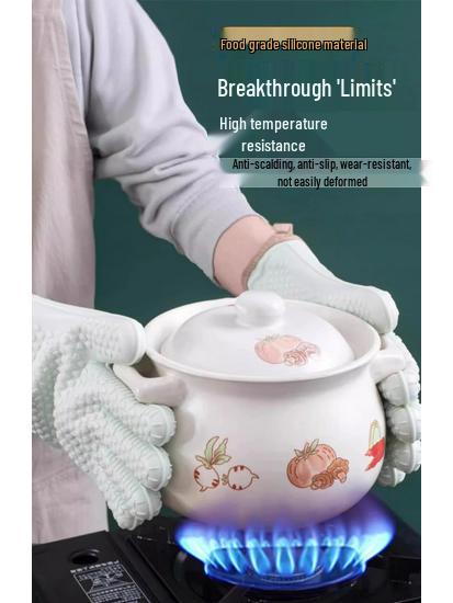 Heat-Resistant Silicone Oven Gloves: Anti-Scald, Non-Slip, Thickened for Baking and Steaming.