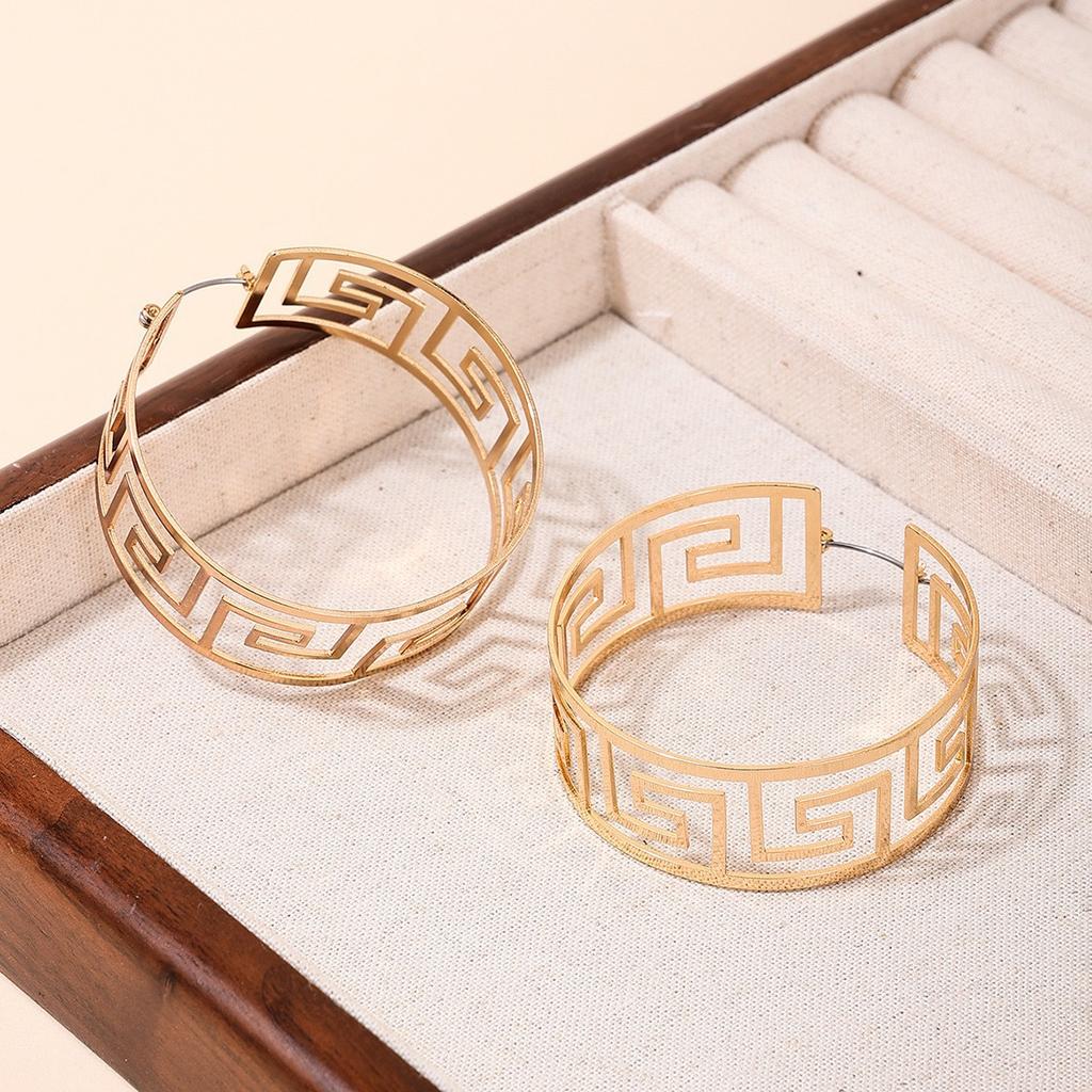Geometric Hollow Earrings Women'S Japan And Korea Simple Fashion Personalized Swastika C-Shaped Earrings