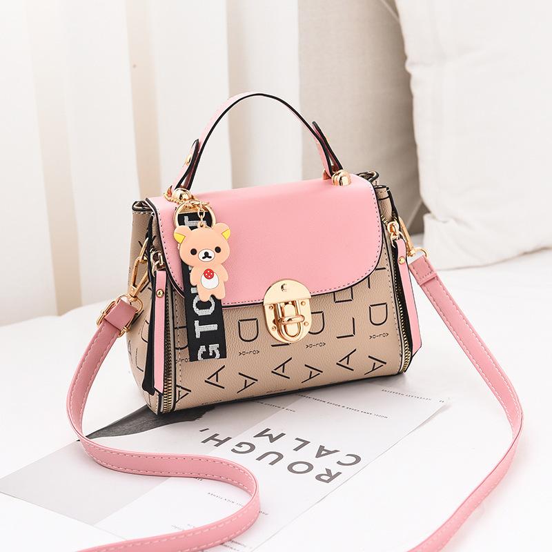 Designer Ladies Small Square Bag New Spring Small Fresh Letter Handbag Fashion Bear Pendant One Shoulder Messenger Bag