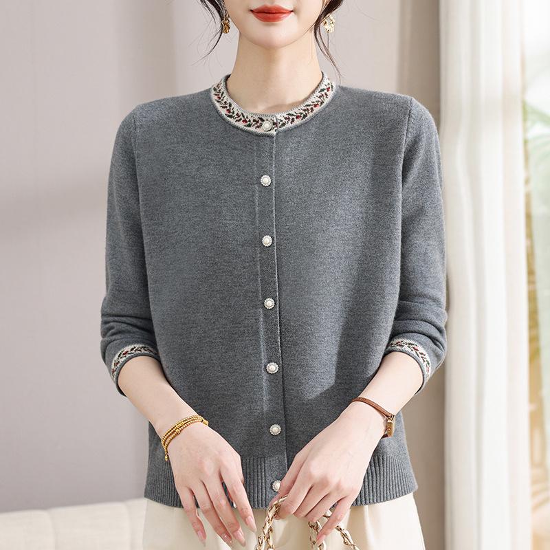 Elegant Knitted Cardigan for Middle-Aged Women (Ages 40-60), Stylish Long-Sleeve Sweater