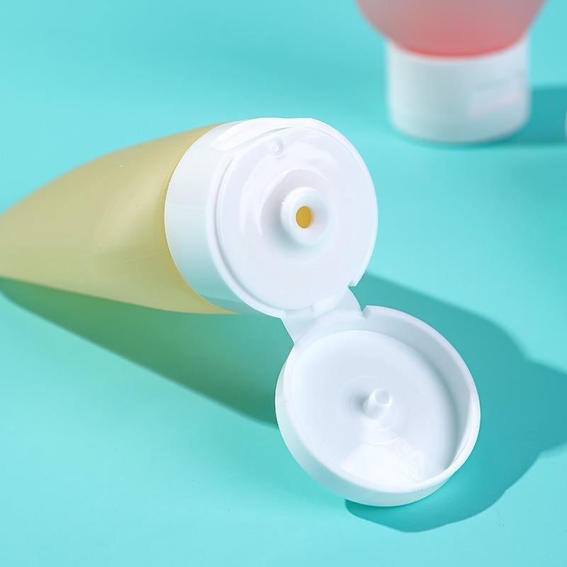 Reiseflaschen mit Shampoo, Duschgel, Reiseartikeln, Hautpflegeprodukten, Kosmetika, tragbaren Proben, leeren Flaschen