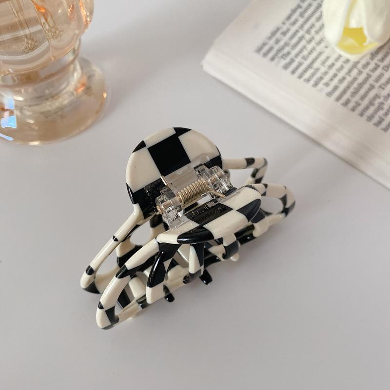 Black Trendy And White Checkerboard Acetate Hair Claw Clip For Women Fashionable