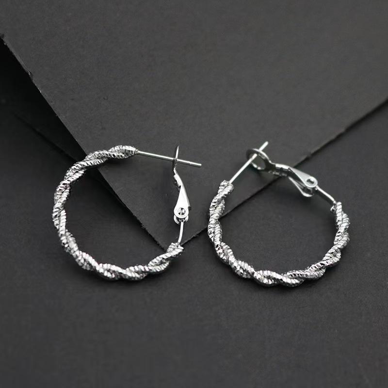 

European and American Style Twisted Rope Circle Hoop Earrings for Women Gold