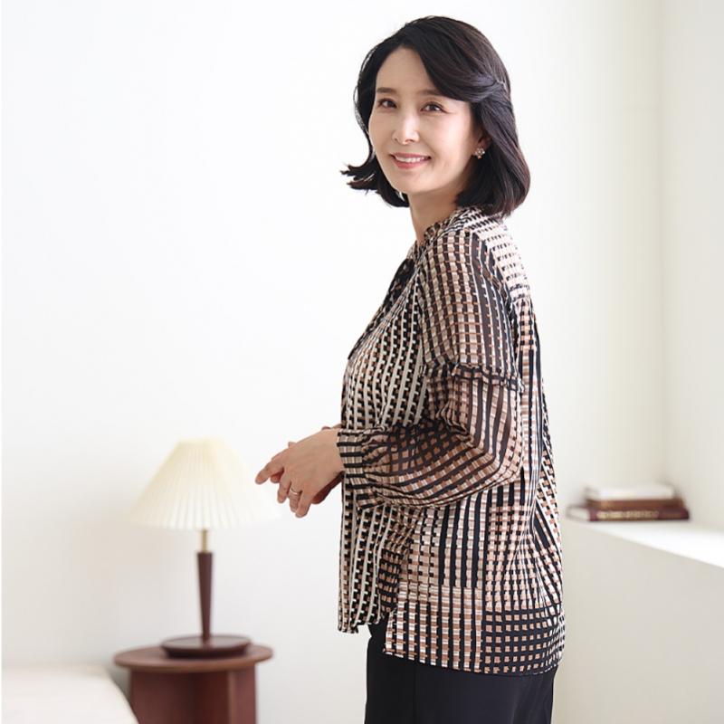 Shiz Madam Classic Mood Play Ruffle Blouse T57502