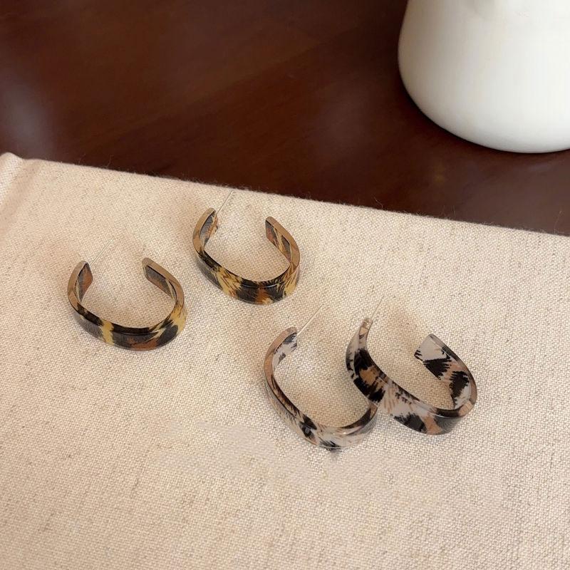 Ohrstecker aus Acryl mit Leopardenmuster für Damen, Retro-Geometrie, C-förmig, Schmuckzubehör