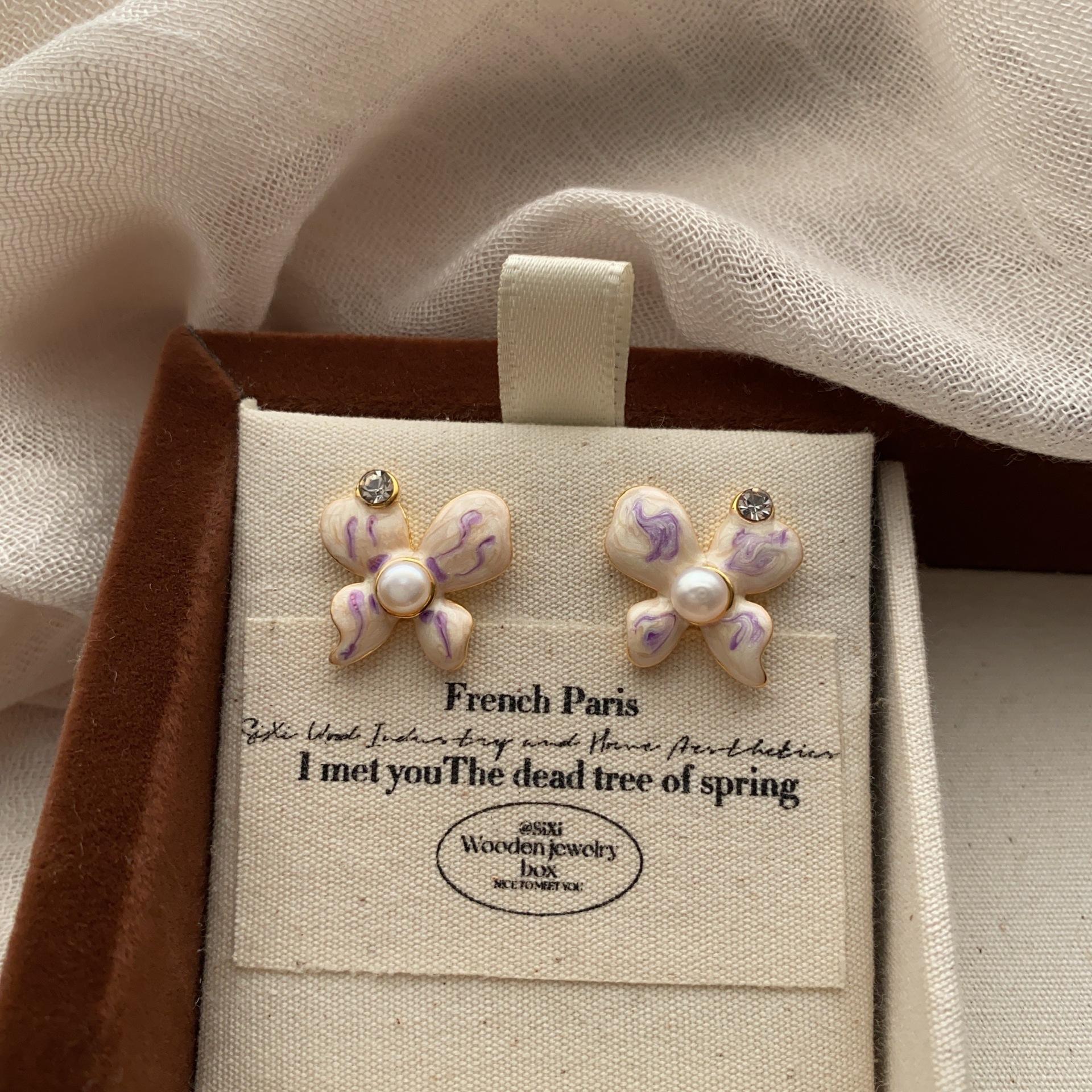 

Falang color super fairy earrings stud earrings niche design simple Mori butterfly exquisite baroque pearl flowers sweet