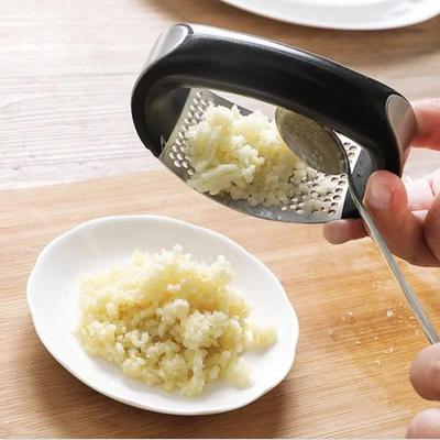 Stainless Steel Manual Circular Garlic Press Masher Garlic Chopped Garlic Tool Curve Fruit Vegetable Tool Kitchen Gadget