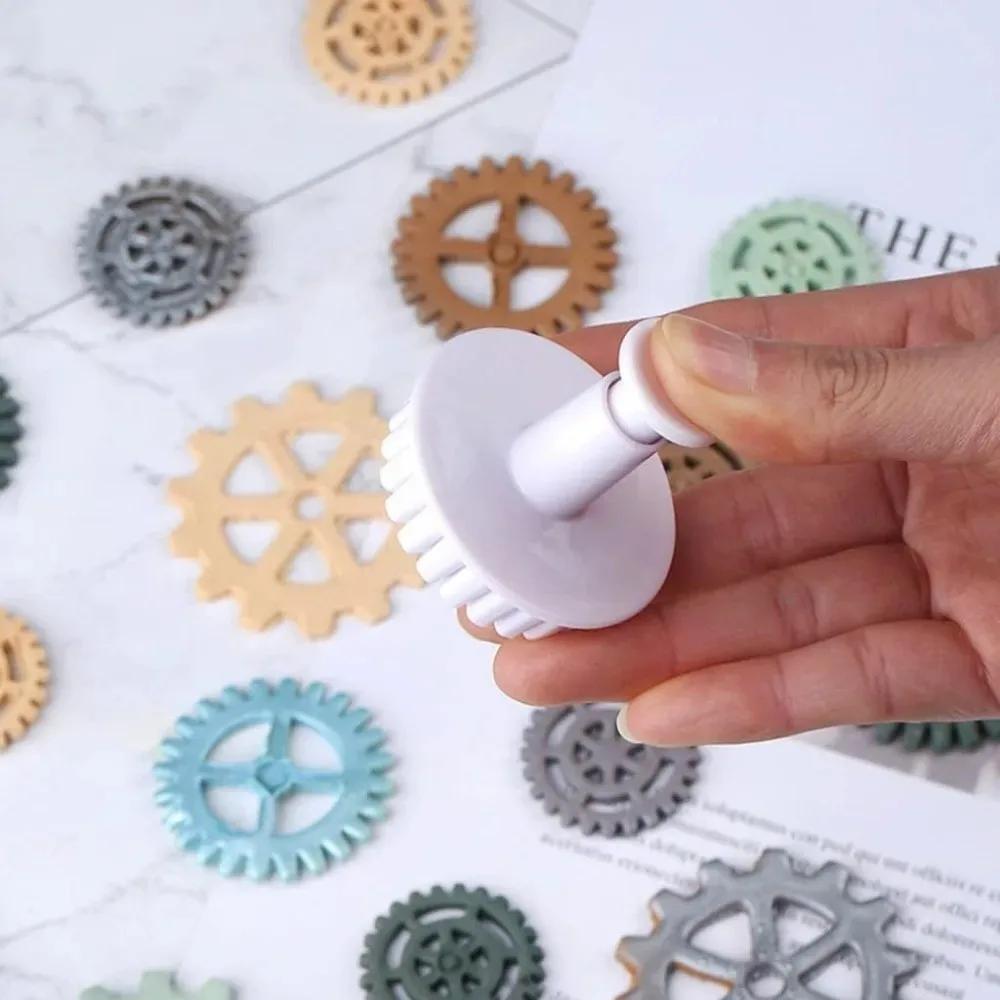 News Plastic Gear Shape Plunger Cookie Baking Mold Fondant Cutter Cake Decorating Tools Kitchen Tools Accessories Sugarcraft