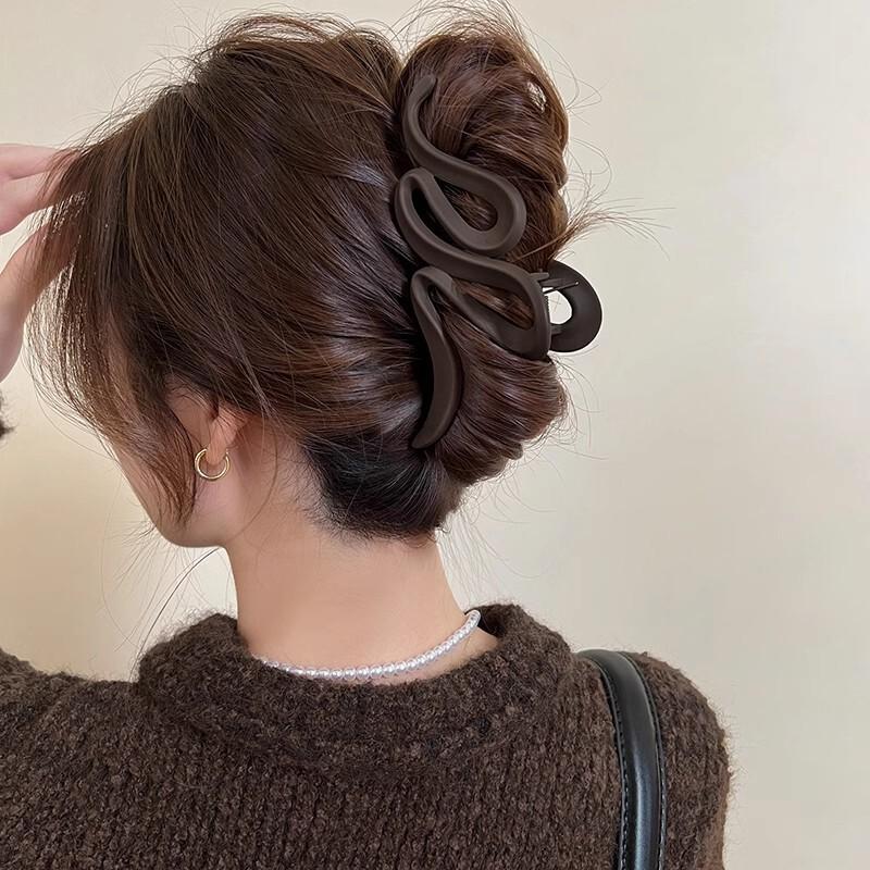 Neue Vintage Kaffee Farbe Haar Klaue Clip Trendy Einfache Geometrische Bogen Shark Haar Clip Haarnadeln Für Frauen Haar Zubehör Koreanische Kopfbedeckungen