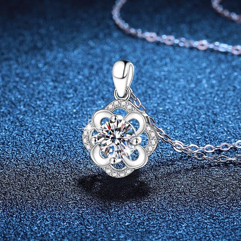Moissanite Necklace 1ct Four Leaf Clover Pendant Simple Fashion Jewelry Women