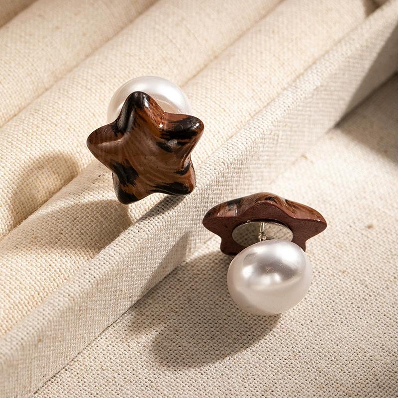 Retro Exaggerated Leopard Print Big Flower Design Earrings Fashionable Light Luxury Temperament Earrings Simple And Versatile Personalized Earrings