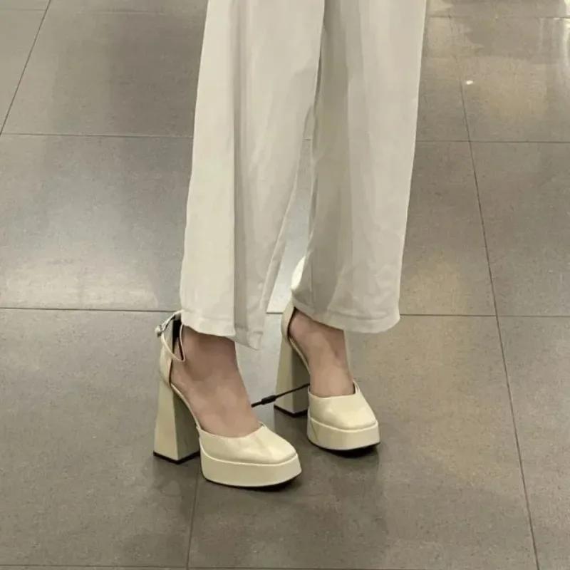 Moda 2024 Novos Sapatos Outono Salto Grosso Plataforma Impermeável Oco Sapatos Femininos Únicos