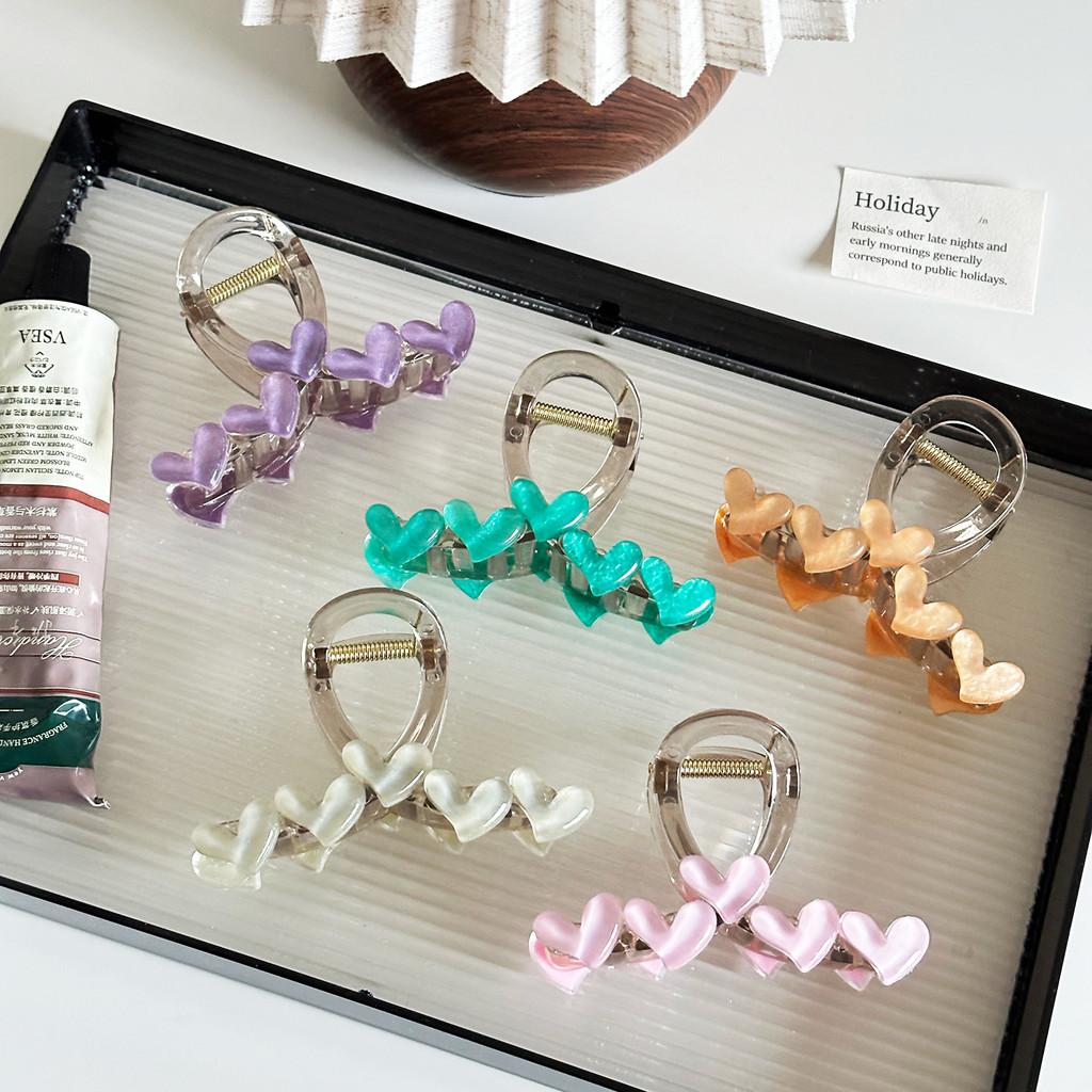 Stylish Jelly Heart Design Hair Claw Clip For Women Ideal For Chic And Elegant Hairstyles