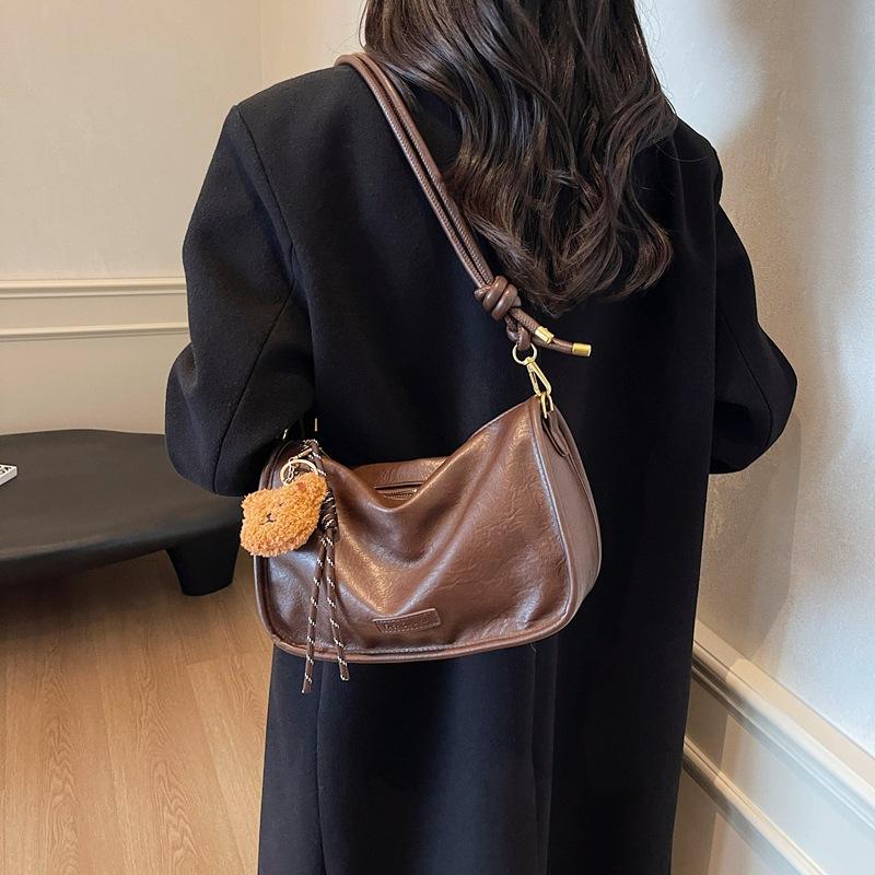 

Niche design retro simple pillow bag women s 2025 new fashion shoulder bag versatile casual messenger bag 27*11*17 коричневый