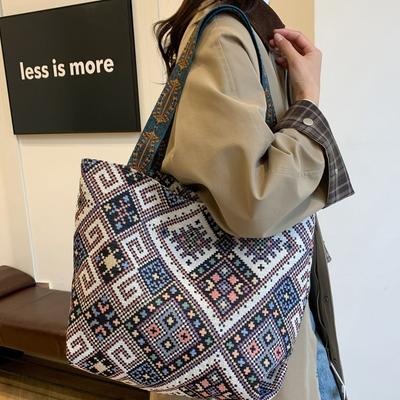 2025 New Armpit Bag Vacation Style Shoulder Handbag Niche Fashion Simple Temperament Versatile Women's Bag