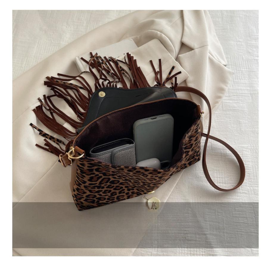 New Retro Suede Faux Leather Saddle Bag for Women Fringe Tassel Crossbody Shoulder Purse Vintage Western Style Handbag