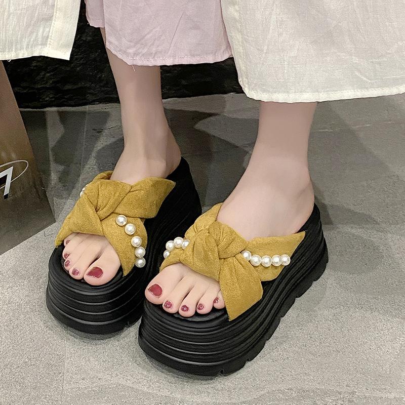Spring and summer new cool slippers muffin thick bottom small man height increase bow pearl super high thick bottom fashion drag