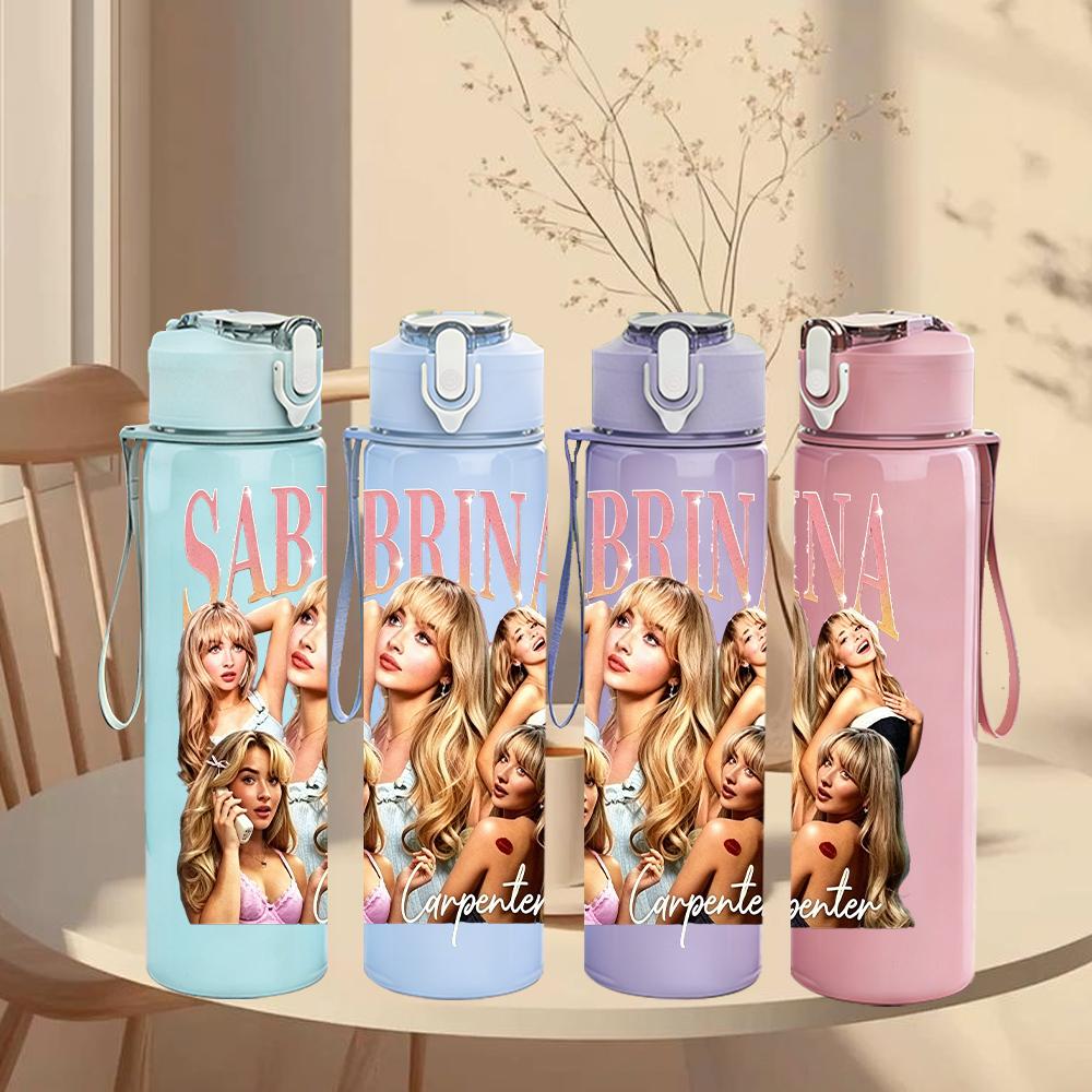 1 Stück Sabrina Retro Girl Group Porträt Druck 750 ml Tragbare Sport-Wasserflasche Auslaufsicher Fitnessstudio Outdoor Reisen Trinkbecher