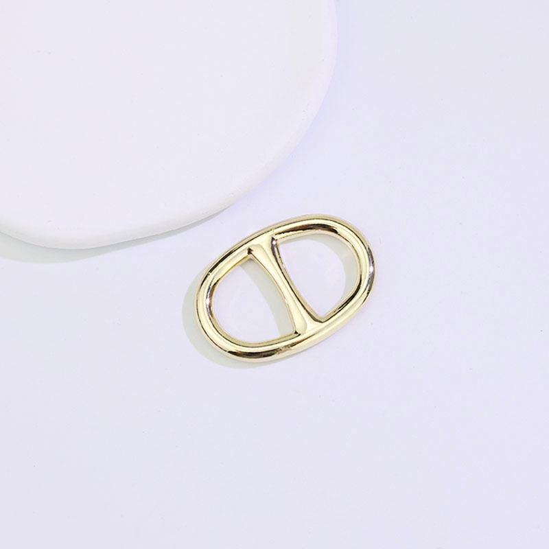 

Роскошная шелковая пряжка для шарфа и шали: Элегантные аксессуары с D-кольцом и узлом