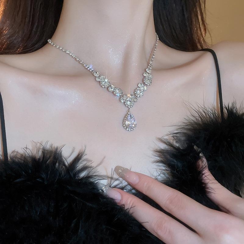 3pcs/set Water Drop Inlaid Rhinestone Earrings Necklace Set Light Luxury Fashion Pendant Necklaces Wedding Bride Jewelry Sets for Women