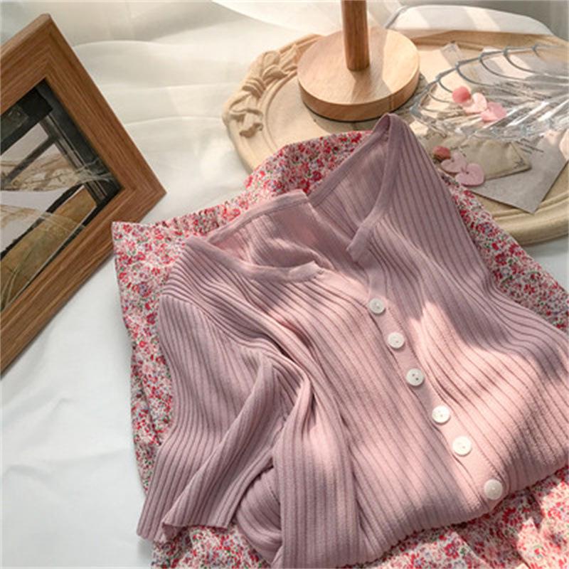 Women's Ice Silk V-Neck Button-Up Loose Short Sleeve Cardigan Top for Spring/Summer 2025.