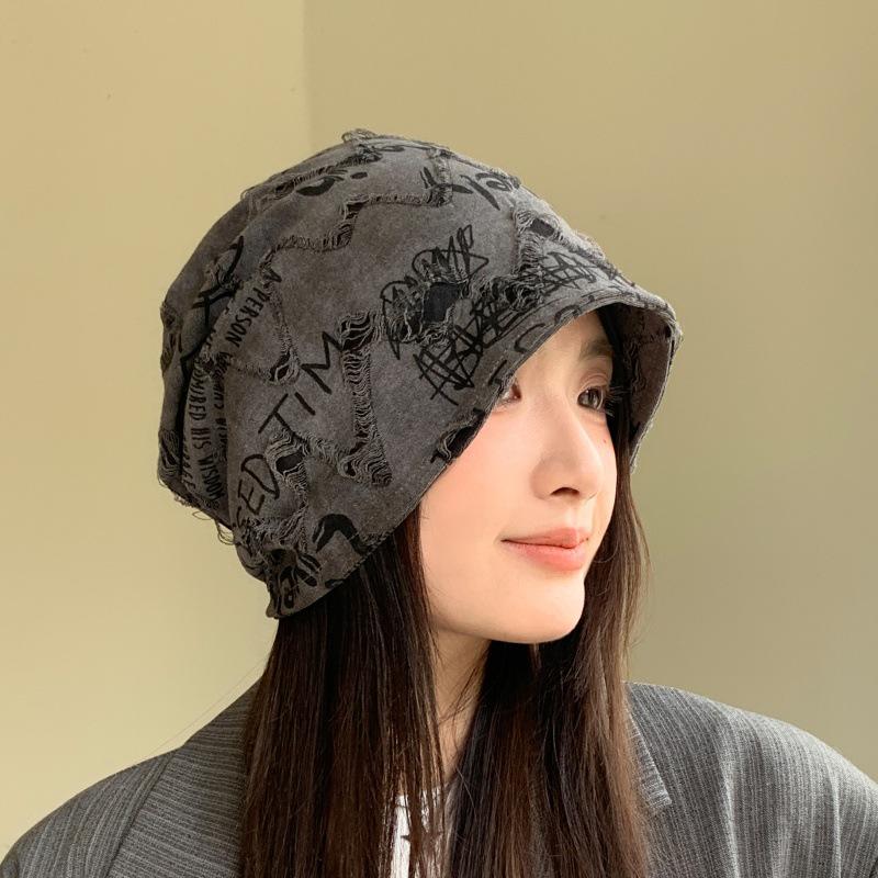 Women's Slouchy Beanie for Spring & Autumn: Stylish Postpartum Hat for a Trendy, Small Face Look.