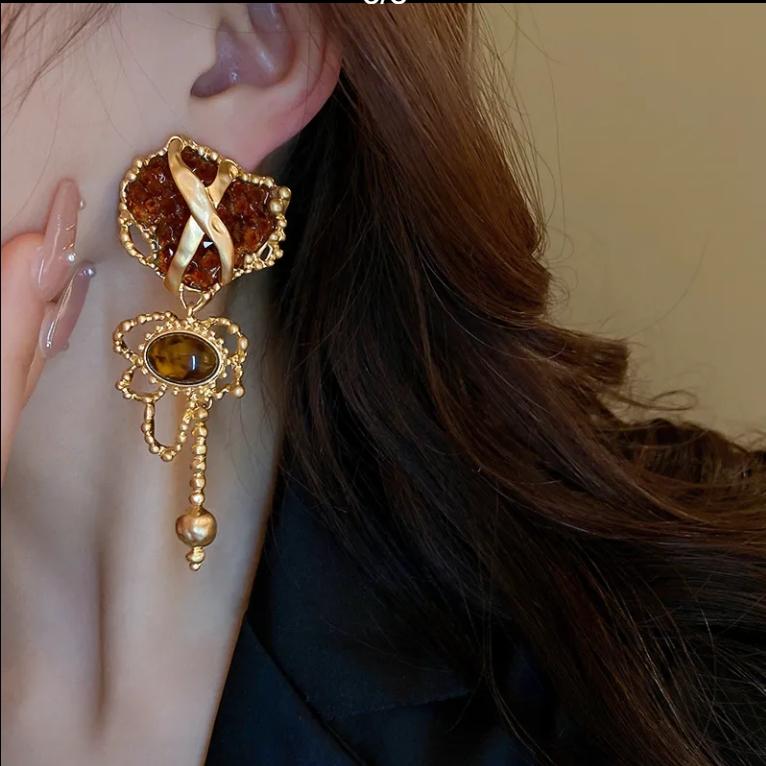 

Высокий темпераментный дворец Европы и Америки, нишевая атмосфера, старинные серьги, женские серьги 2024, новые роскошные персонализированные серьги