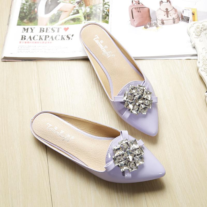 Nouvelles sandales Baotou pour femmes, chaussures plates à strass pointues, pantoufles de grande taille pour femmes en été