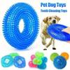 Le palline sonore per cani sono adatte agli animali domestici per resistere a morsi, strizzate, masticazioni, prese e digrignamento dei denti.