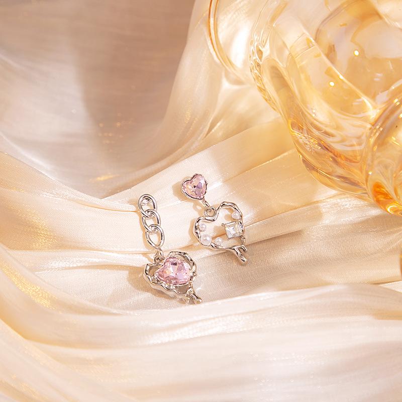 Rosa Diamant Super Flash Kärlek Örhängen Kvinnors Oregelbundna Lavasten Örhängen Enkla Lätt Lyxiga Temperaments Örhängen