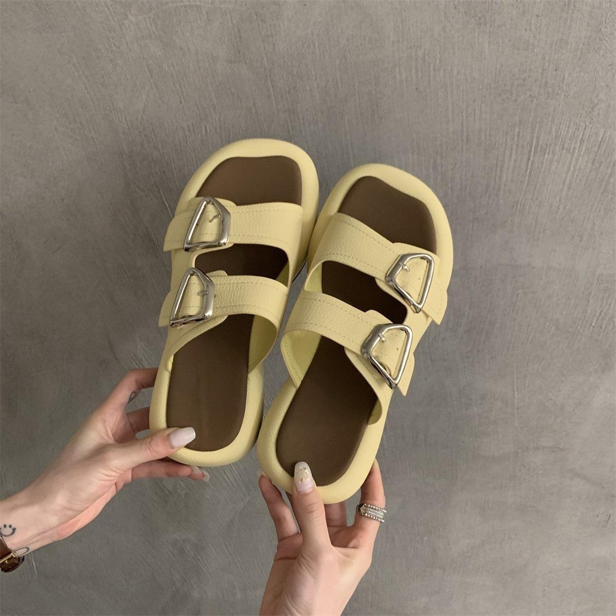 

Thick-soled slippers women s summer wear 2025 new Korean version half-drag fairy style comfortable and casual soft flat-bottomed sandals 35