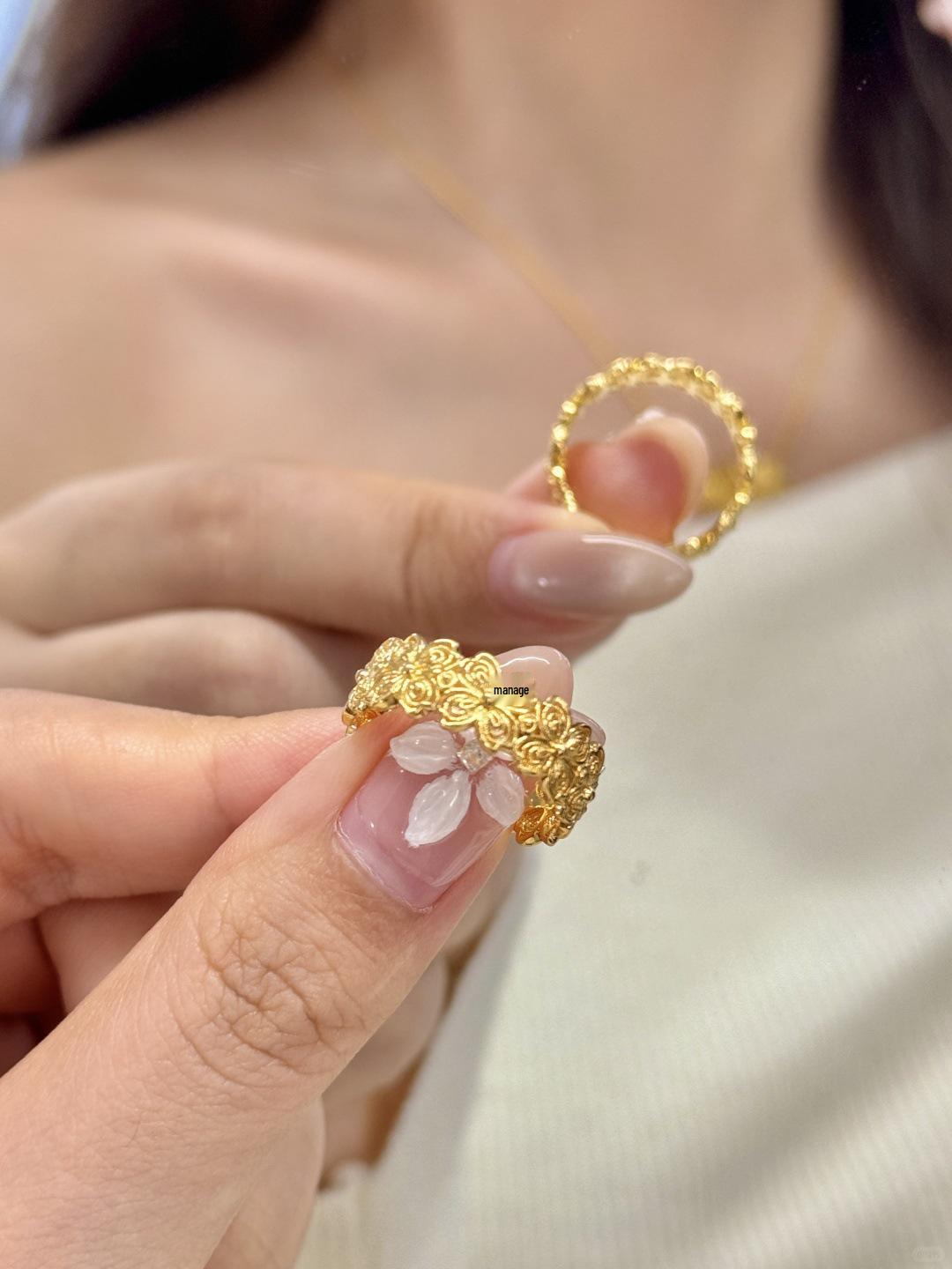 Xiaohongshu Gold Thread Butterfly Filigree Ring for Women - Palace Style Band with Hollow Out Design Adjustable