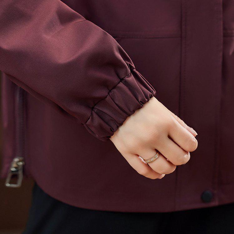 Stylish Spring Windbreaker for Middle-Aged Women - Lightweight, Fashionable, Large Size Jacket for Spring and Autumn