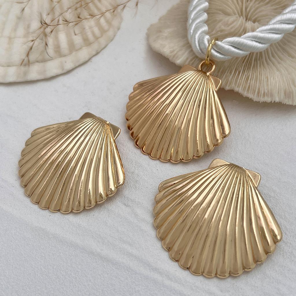 Bohemian Beach Resort Style Metal Scallop Shell Pendant Necklace, Personality Exaggerated Thick Rope Necklace Female
