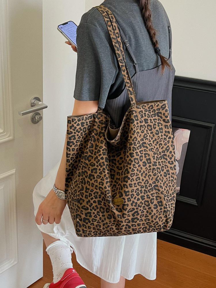 Borsa a Tote in Tela con Stampa Leopardo: Moda Donna 2026, Grande Capacità, Borsa a Spalla Casual per Autunno/Inverno.