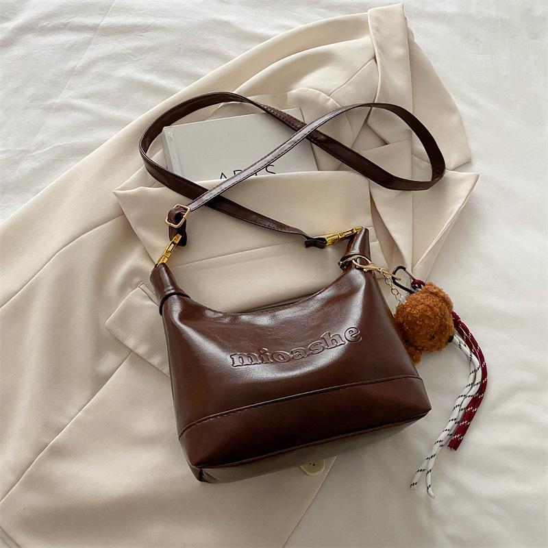 2025 new popular super-hot shoulder bag niche trendy versatile messenger bag feeling Maillard hand bag women