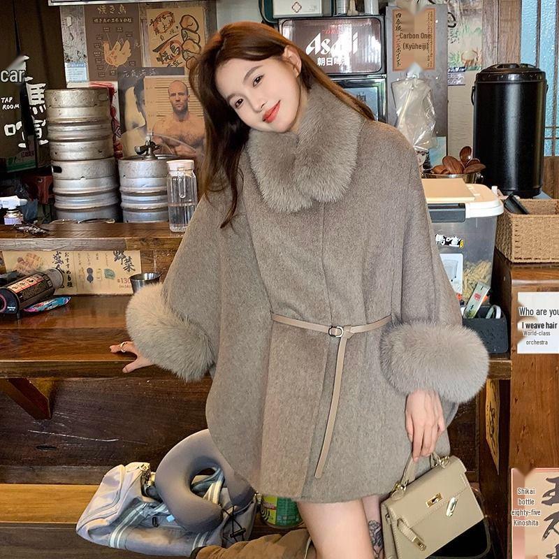 2025 Autumn/Winter Popular Wool Coat for Women with Fluffy Fur Collar and Cuffs