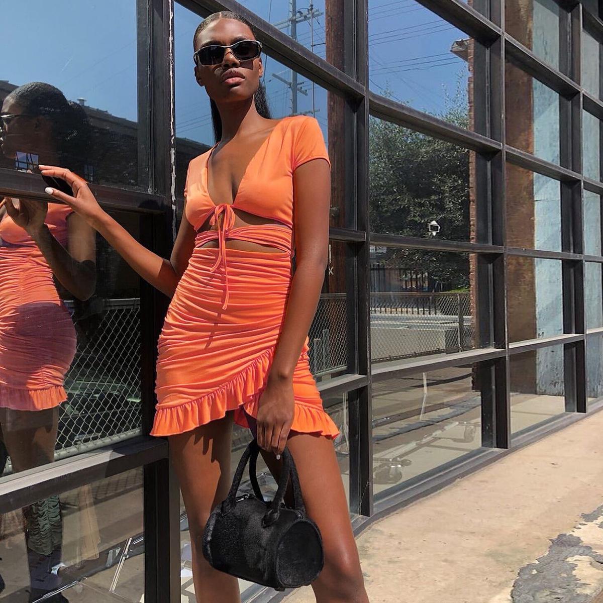 

2024 Трендовое женское облегающее платье с глубоким V-образным вырезом и оборками Medium оранжевый