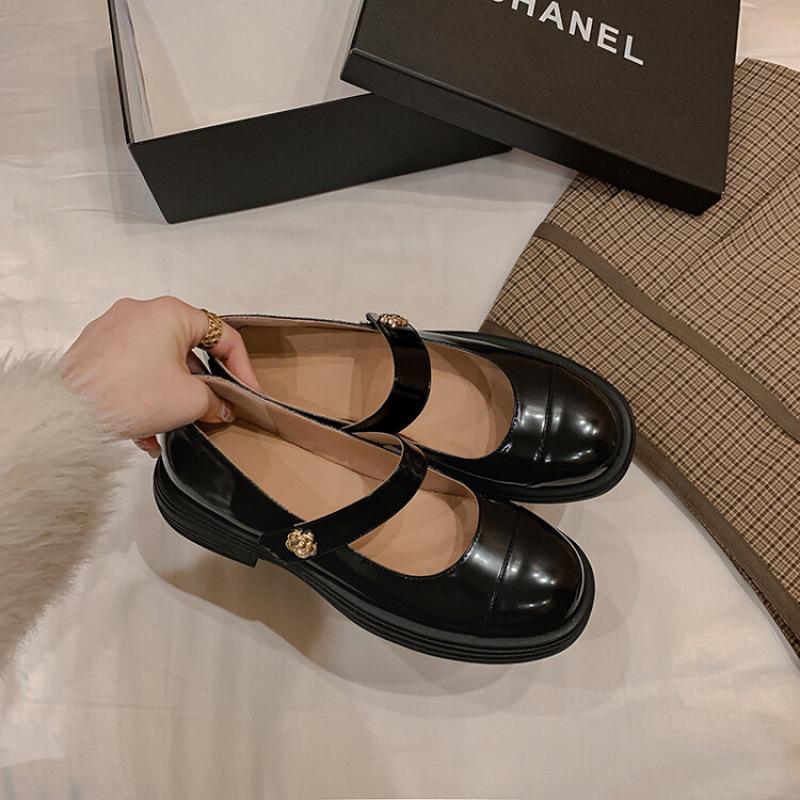 

New round head leather small leather shoes women s non-slip thick sole large size soft sole casual black low heel four-season cowhide single shoes 40 чорний