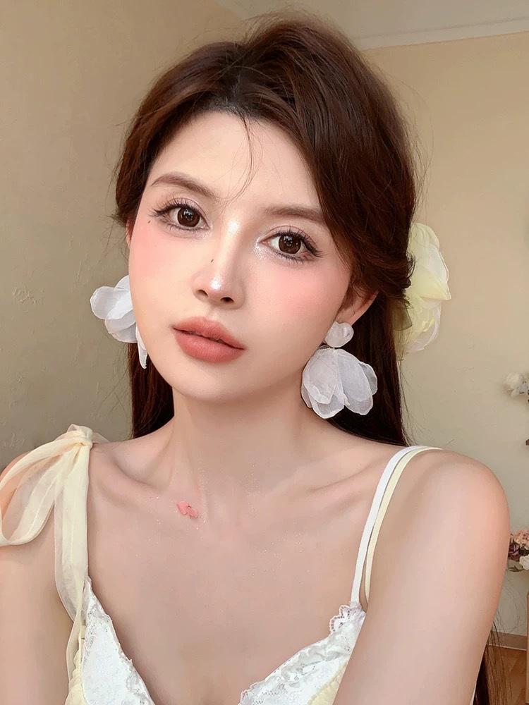 2025 White Chiffon Flower High-End Fairy Stud Earrings for Big Round Faces