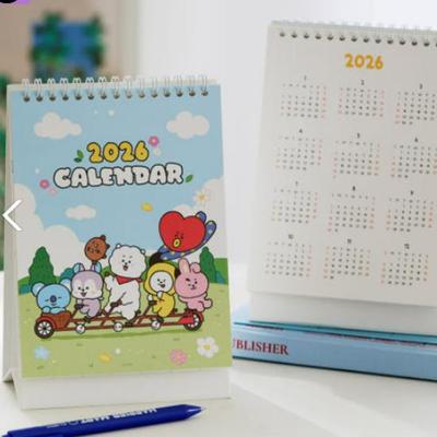 Stolový kalendár BT21 2026 s bonusovým hárkom nálepiek – Oficiálny stojaci plánovač s postavami K-Popu