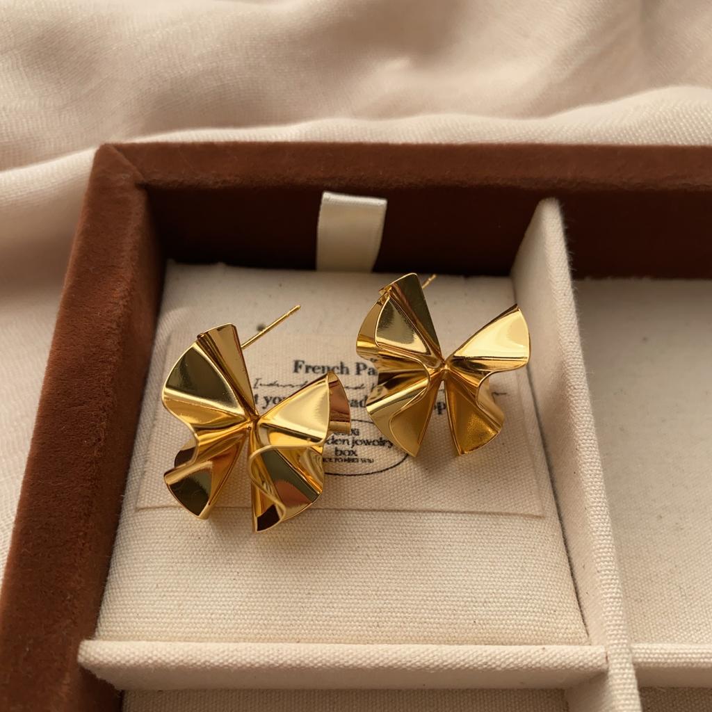 Geometric Origami Art Three-Dimensional Stud Earrings, High-End Simple Fashion Niche Exquisite French Light Luxury Folding Earrings