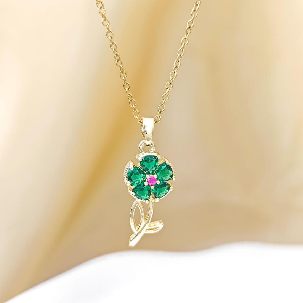 Elegant Sunflower Pendant Necklace - Unique Design for Women, Versatile and Luxurious