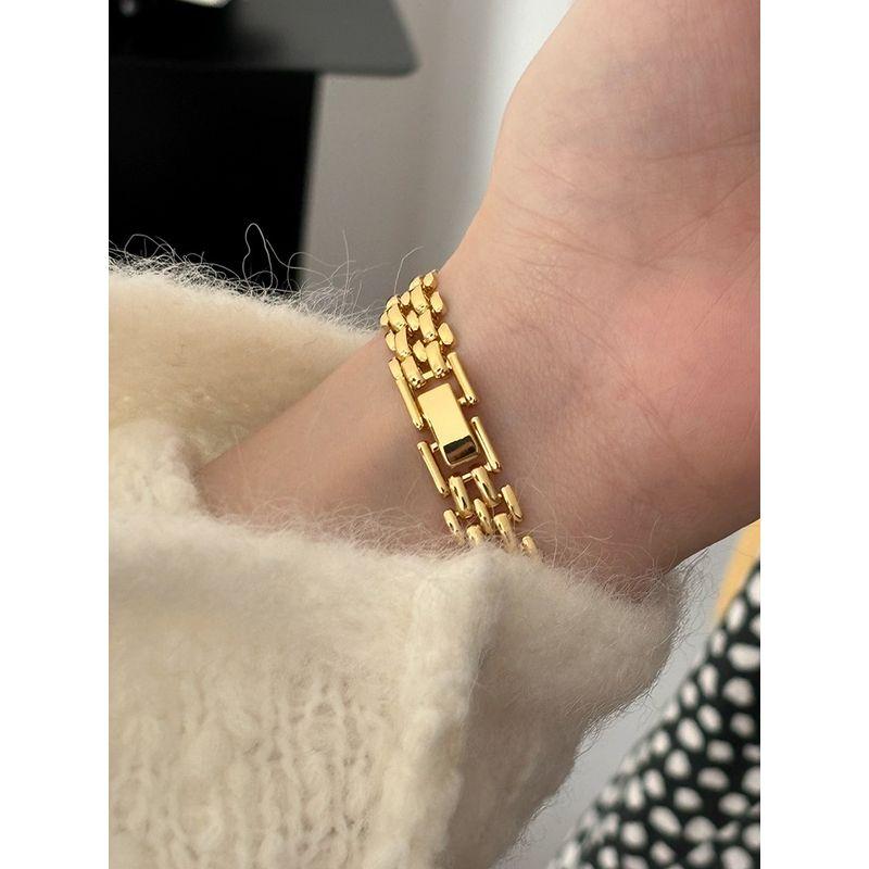 Gold Strap Bracelet with a Light Luxury Style, Copper Gold-Plated, European and American High-End Feel, High Aesthetic Value, Stackable Chain Bracelet