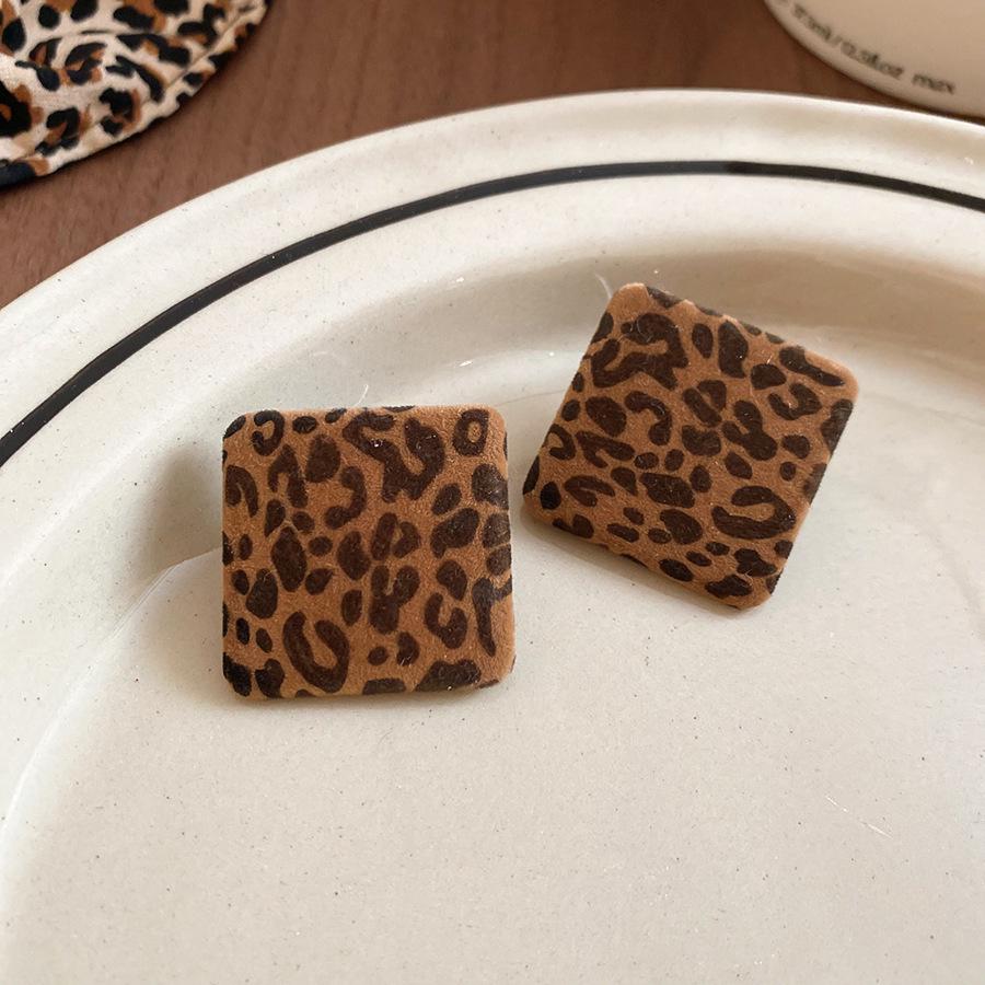 Geometric Leopard Print Heart Flower Stud Earrings - Retro & Versatile Luxury for Women