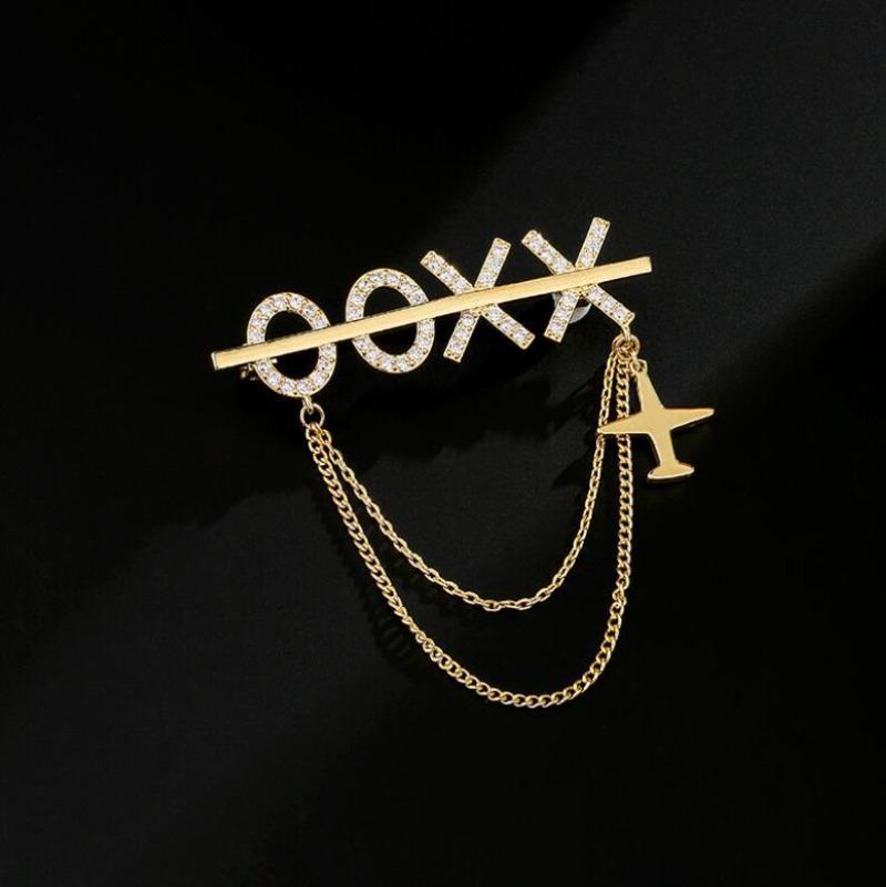 

Fashion Man and Women Ladies Brooch Cute Letter King Lapel Pins Sweater Coat Accessories Party Wedding Brooches Pin