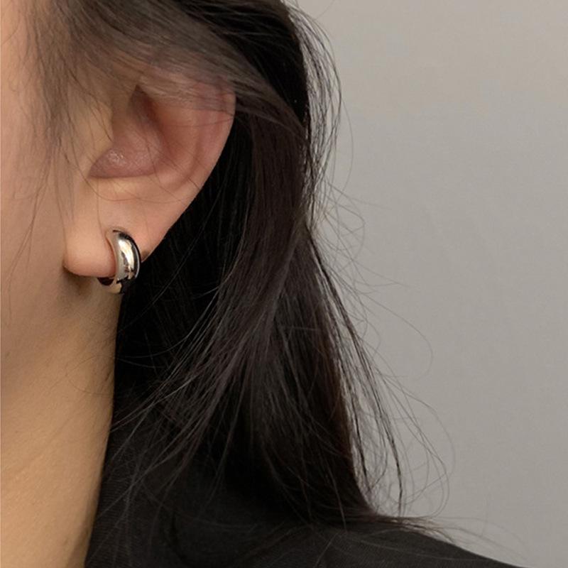 

Sensitive Ear Metal Circle Earrings: No-Pierce Retro Ear Cuffs for Women серебряный